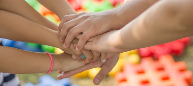 hands-2847508_640