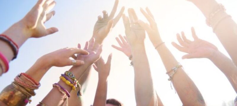 Quelle_est_l’utilité_d’un_bracelet_dans_un_festival_?