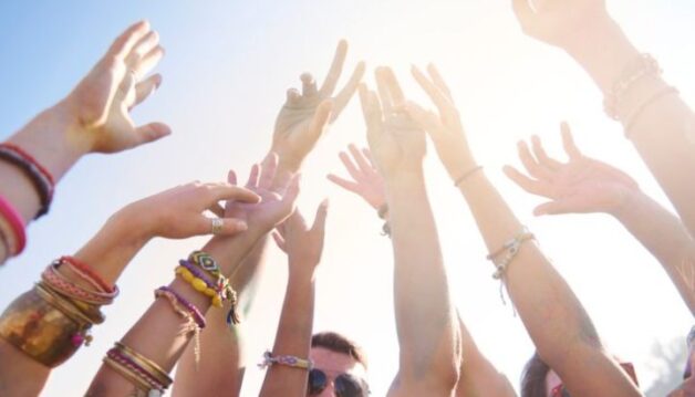 Quelle_est_l’utilité_d’un_bracelet_dans_un_festival_?