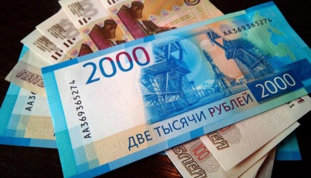 Les_investisseurs_s’intéressent_au_rouble,_le_dollar_slave