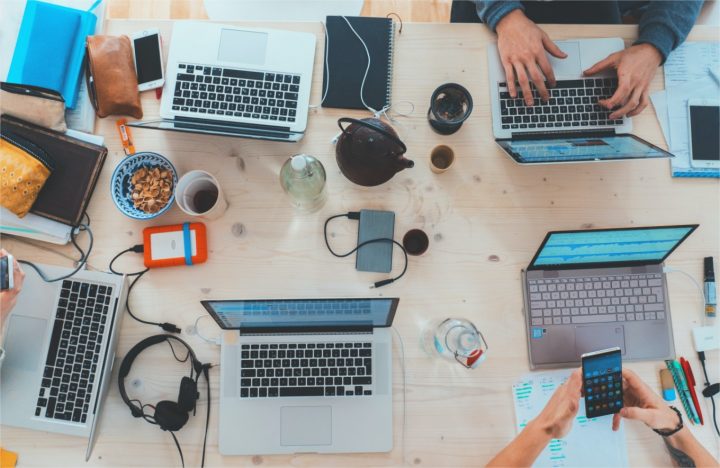 Quels sont les bénéfices des agences PowerPoint professionnelles par rapport aux outils en ligne ? 