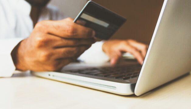 Utiliser_une_solution_de_paiement_en_ligne_:_quels_sont_les_enjeux_liés_?