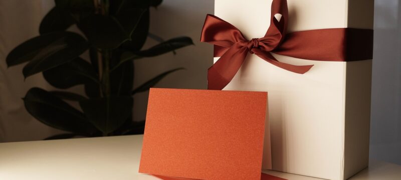 Les_avantages_d’offrir_des_cadeaux_clients_et_cadeaux_d’affaires_personnalisés
