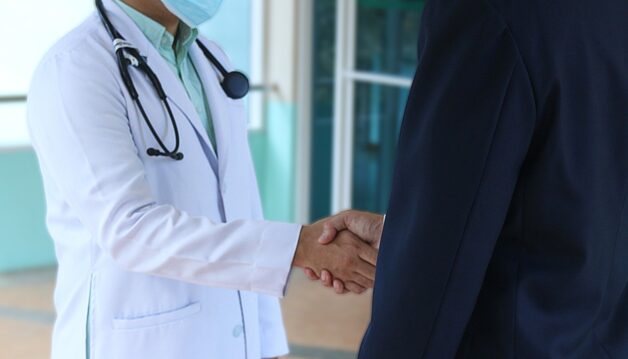 Investir_dans_le_secteur_de_la_santé_en_pleine_expansion_:_les_actions_à_suivre