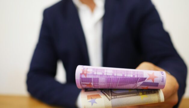 Salaire_:_quelle_est_la_date_limite_de_réception_dans_le_contexte_professionnel_?