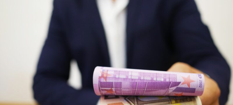 Salaire_:_quelle_est_la_date_limite_de_réception_dans_le_contexte_professionnel_?