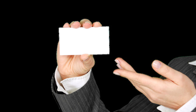 Les_cartes_de_visite_ont_elles_encore_leur_place_dans_les_portefeuilles_des_gens_?