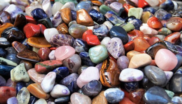 Comment_se_fournir_en_pierres_naturelles_pour_sa_boutique_et_choisir_un_grossiste_de_confiance_?