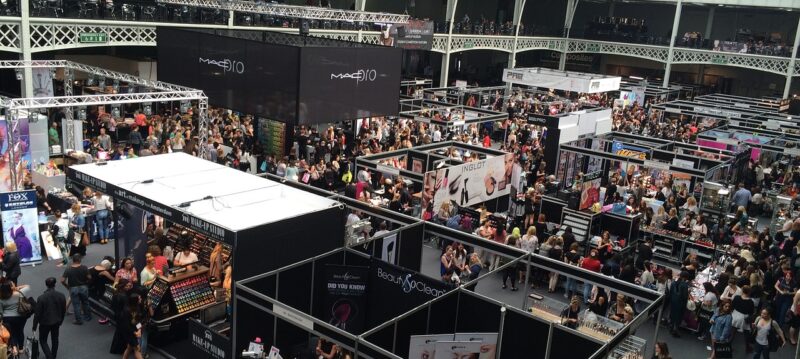 _Comment_maximiser_sa_visibilité_et_attirer_l_attention_des_visiteurs_lors_d_un_salon_d_exposition_? _Comment_maximiser_sa_visibilité_et_attirer_l_attention_des_visiteurs_lors_d_un_salon_d_exposition_?