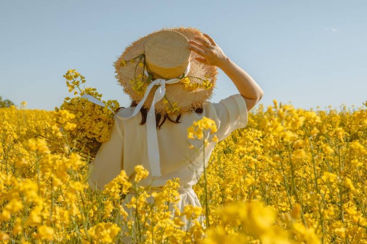 Le chapeau de paille personnalisé, un support de communication très originale