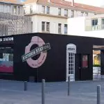 café